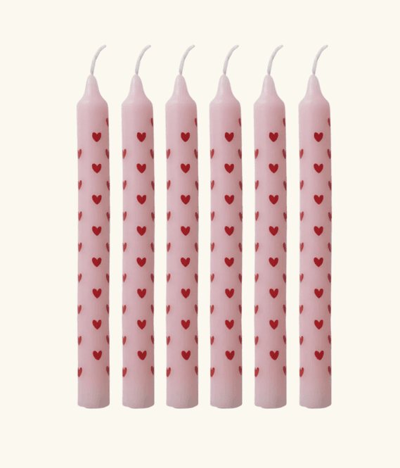 Hovedbilde SMÅ STEARINLYS -  rosa med røde hjerter – 12 pk ...