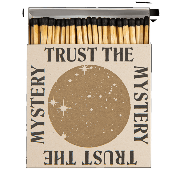 Hovedbilde FYRSTIKKER – Trust the Mystery – Archivist