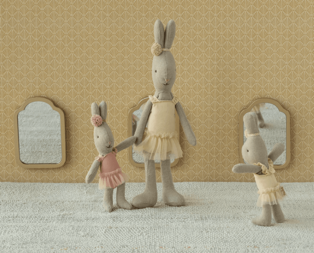 KANIN – Micro – Kremfarget balettdrakt og tyllskjørt – Maileg