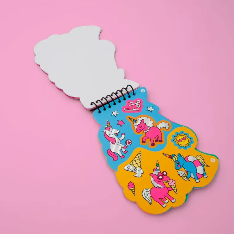 AKTIVITETSBOK MED KLISTREMERKER – Lily Unicorn – OMY