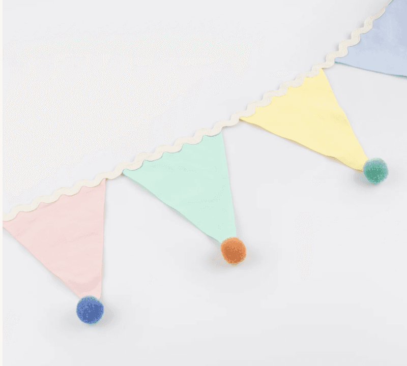 GIRLANDER – Pastell med pompom-vimpler – Meri Meri