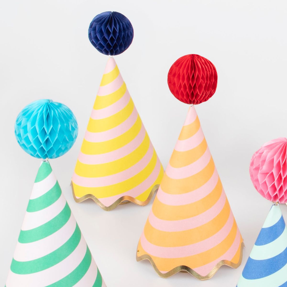 PARTYHATTER – Striper og honeycomb-kuler – 8-pk – Meri Meri