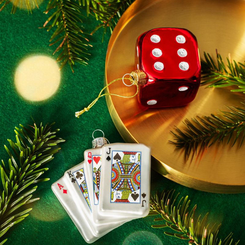 JULETREPYNT – Poker – Sass & Belle