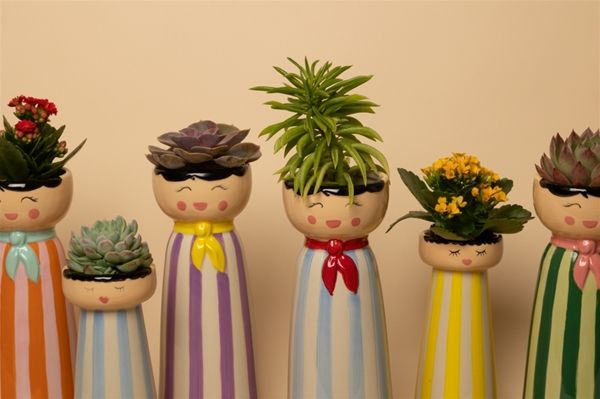 Hovedbilde VASE – Mrs med skjerf – grønn og rosa