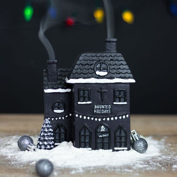 Hovedbilde RØKELSESHOLDER – Haunted Holiday House – ...