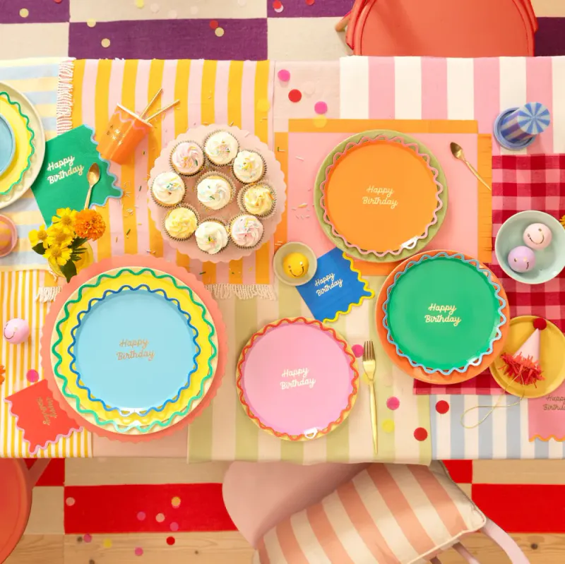 PAPPTALLERKENER – Happy Birthday med bølgekant – 8 pk – Meri Meri