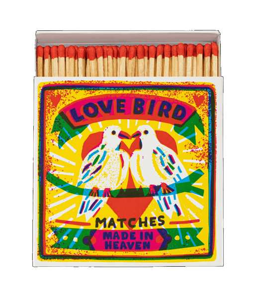 Hovedbilde FYRSTIKKESKE – Love Birds – Archivist