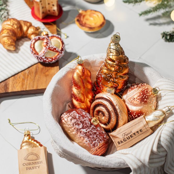 Hovedbilde JULETREPYNT – Surdeigsbrød – Sass & Belle