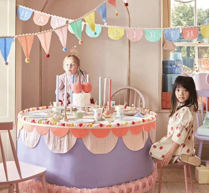 GIRLANDER – Pastell med pompom-vimpler – Meri Meri